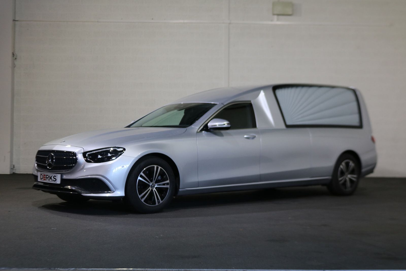 Mercedes-Benz E 200 Bestattungswagen Leichenwagen