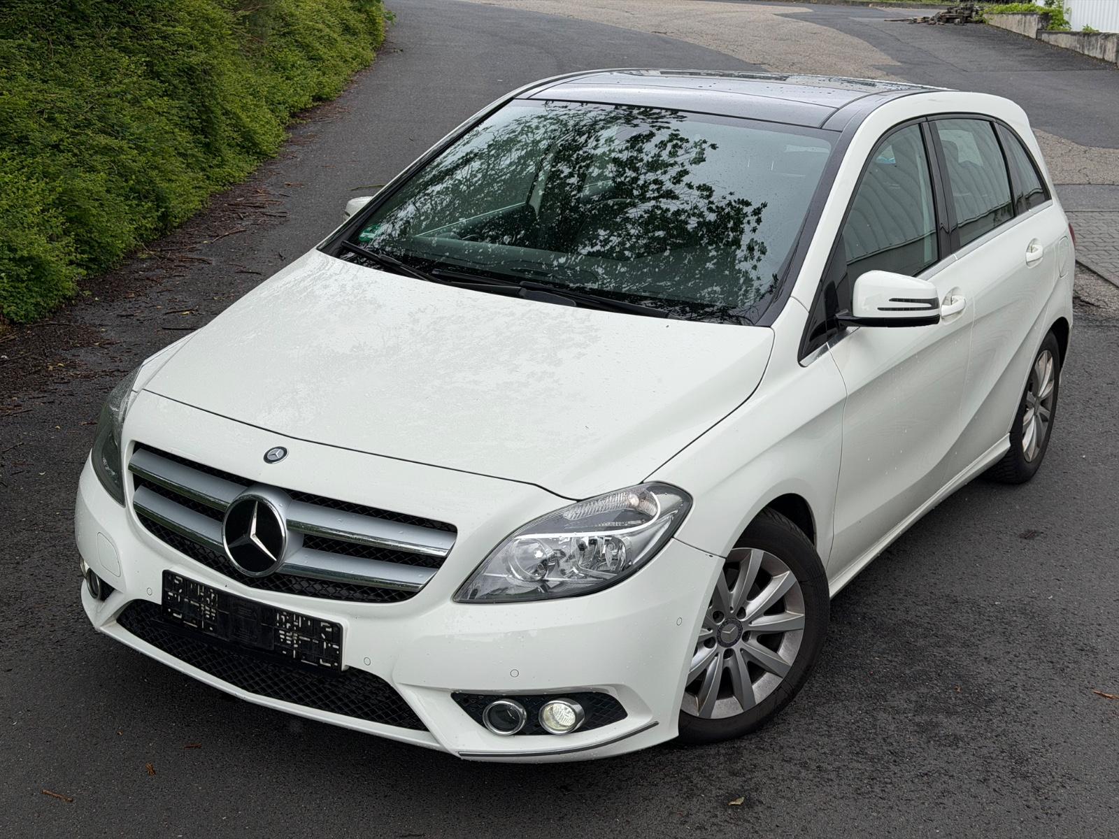 Mercedes-Benz B 180 CDI *Panorama*Navi*Leder*Parksensoren*