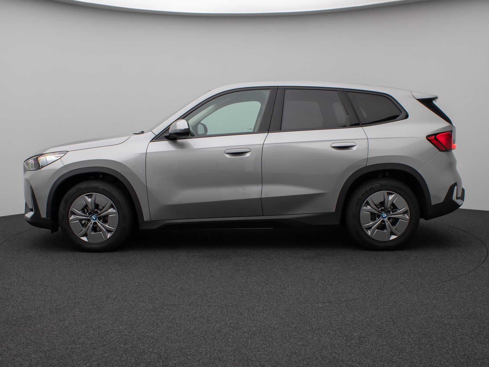 Fahrzeugabbildung BMW iX1 eD20 Kamera DAB Fernlichtassis Komfort Sport