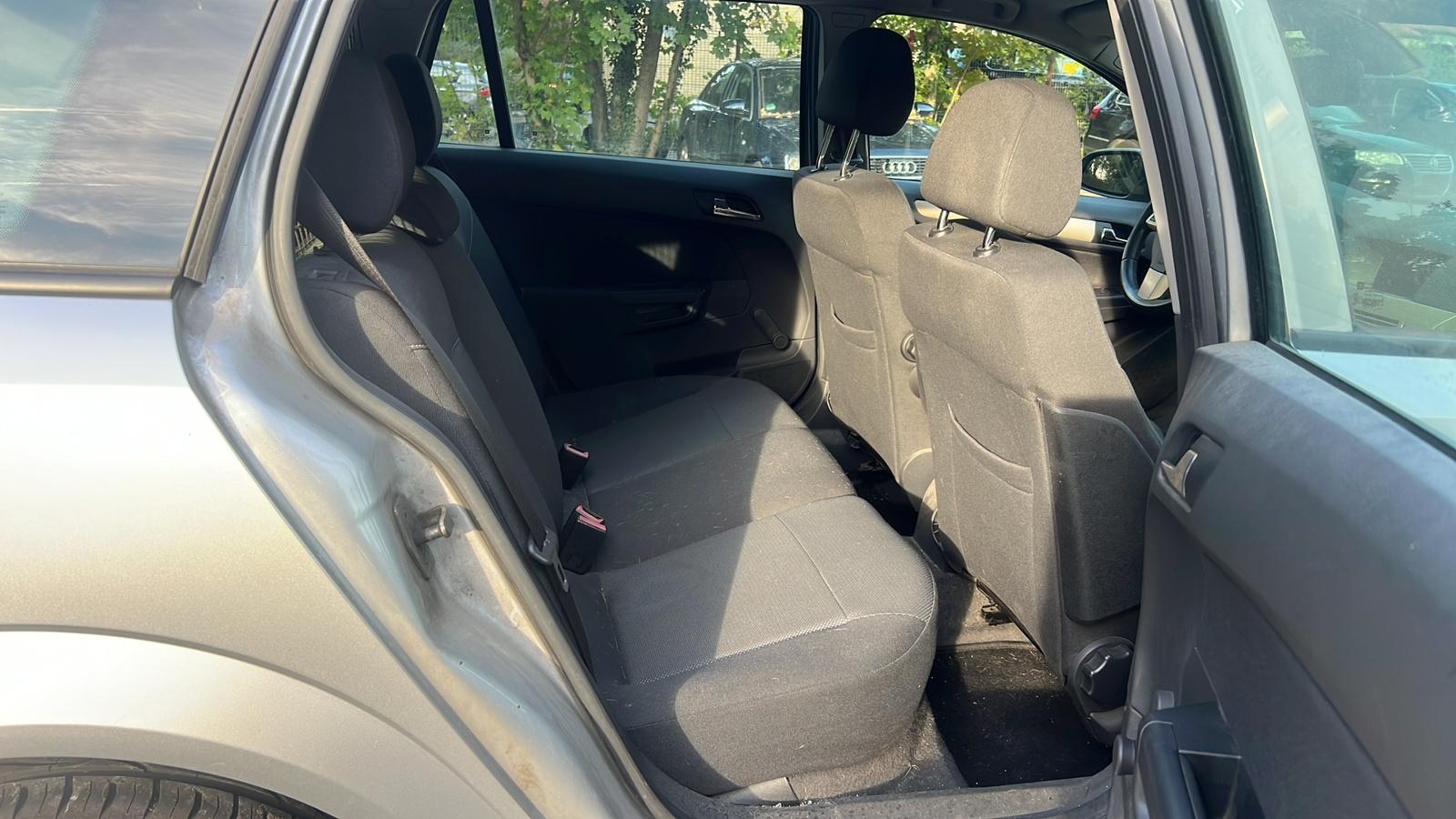 Opel Astra 2008 — photo 15