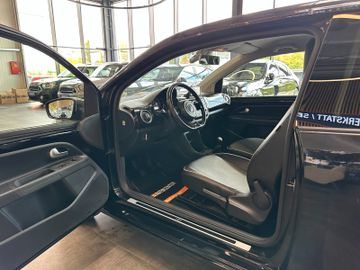 MYAUTOCENTER – Gebraucht- und Jahreswagen mit Werkstattservice in Pfaffenhofen Volkswagen up! black up! *Sitzh.*Navi*Klima*TÜV0428*