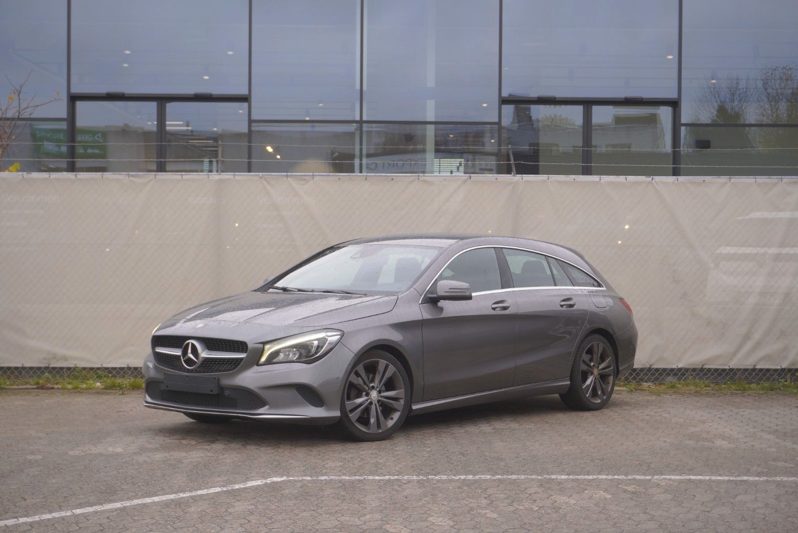 MERCEDES-BENZ CLA 200 Shooting Brake