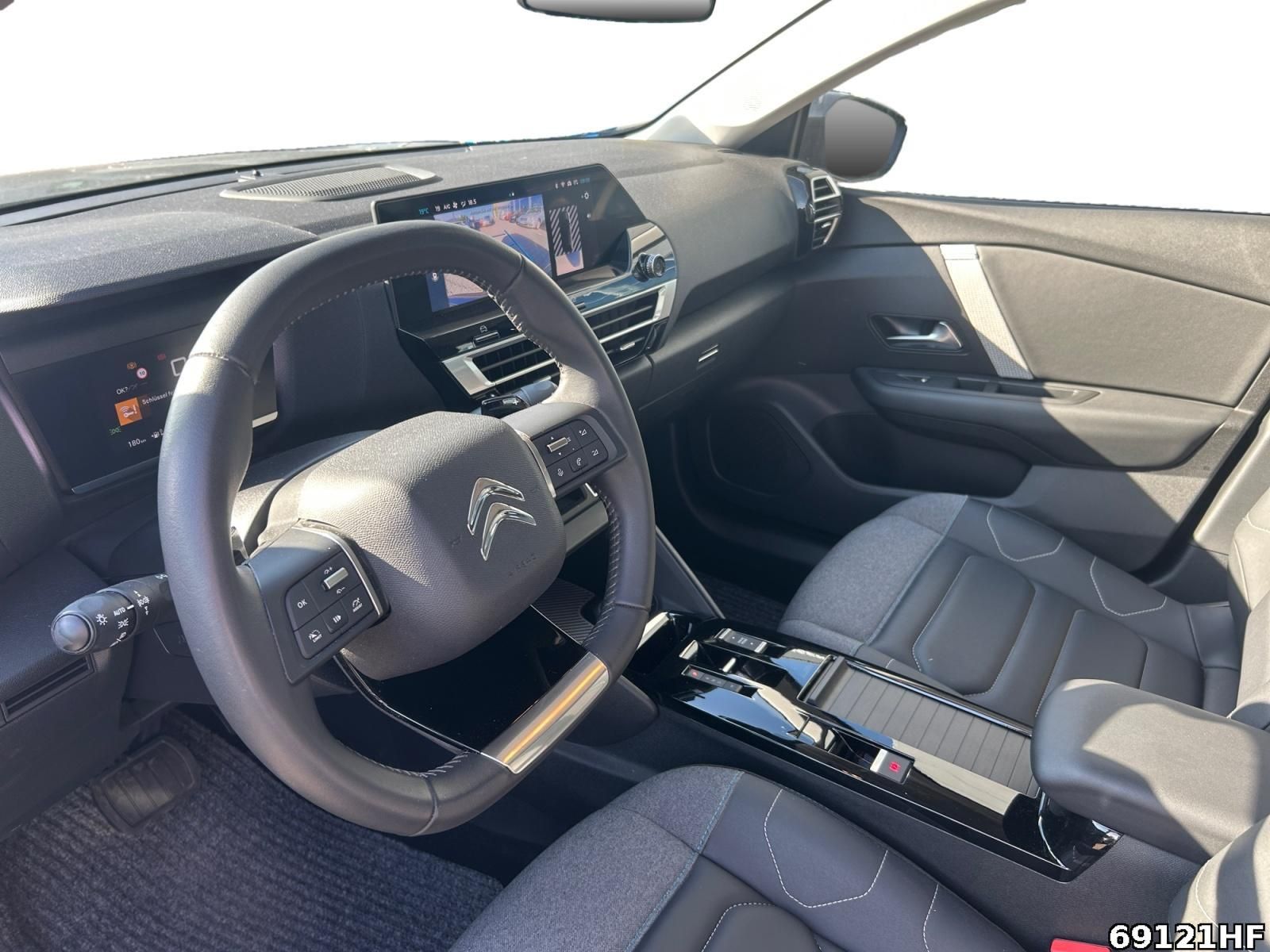 Fahrzeugabbildung Citroën C4 1.2 PureTech 130 Plus *SHZ*NAVI*KAMERA*