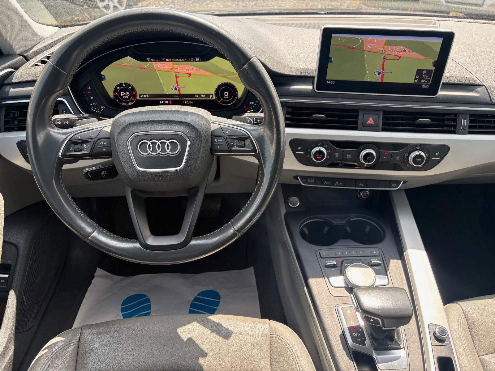 Fahrzeugabbildung Audi A4 2.0 TDI quattro Aut Navi Leder Xenon AHK SPOR