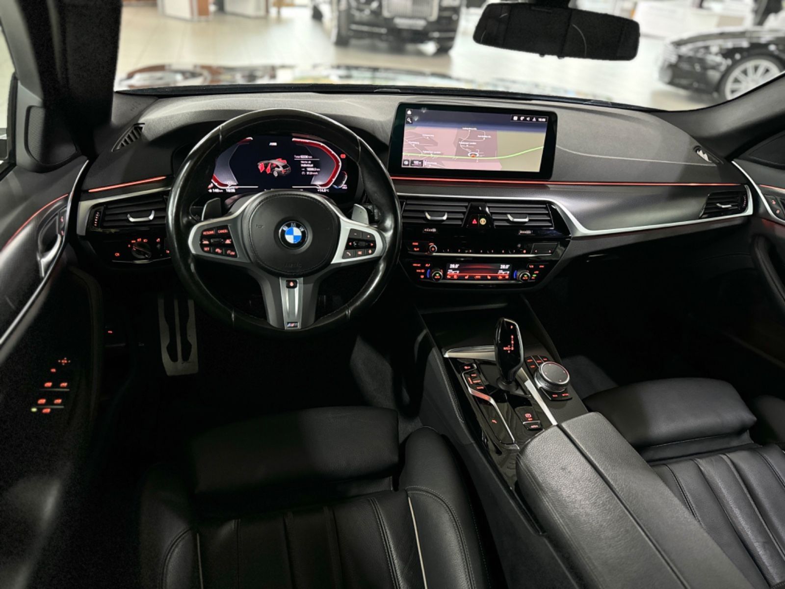 Fahrzeugabbildung BMW 520d M Sport Kamera HiFi DAB DisplayKey Komfort