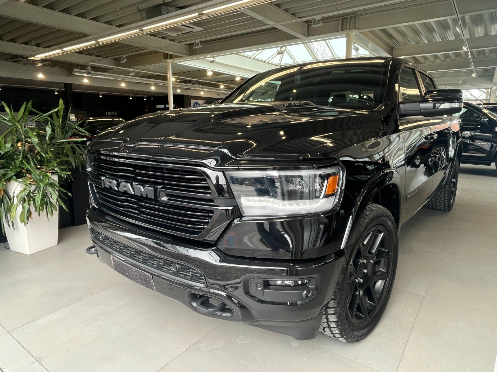 Fahrzeugabbildung Dodge RAM 1500 Laramie Night  Navi*AHK*LPG*Pano