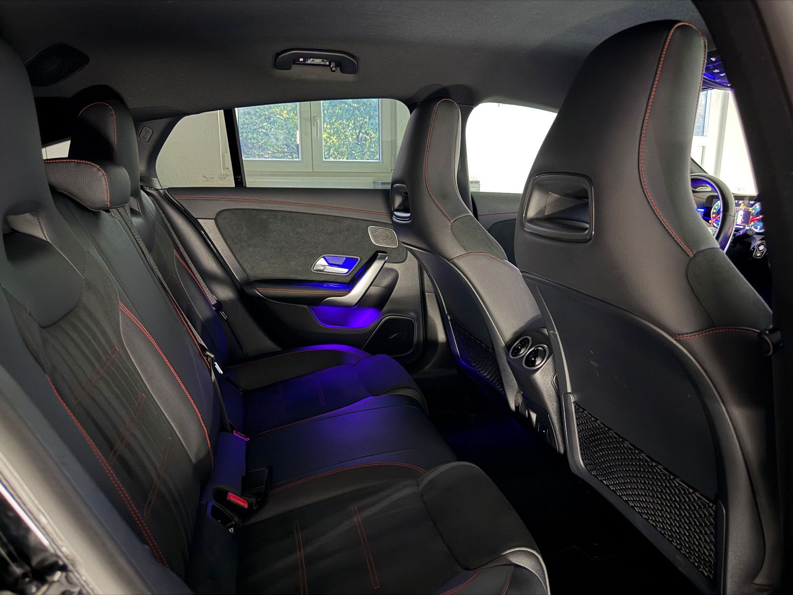 Fahrzeugabbildung Mercedes-Benz CLA 35 AMG SB 4-MATIC/BURMESTER/360*/DISTRONIC+