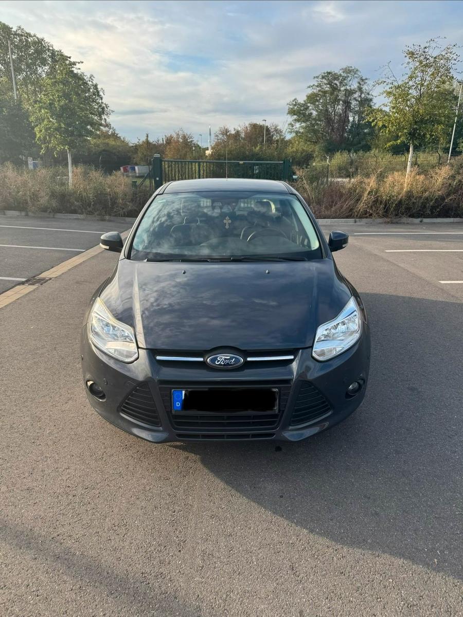 Ford Focus 2014 — interior