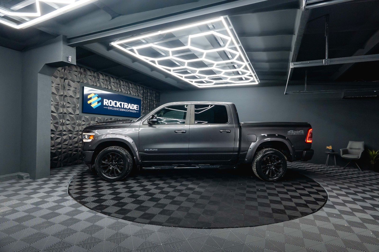 Fahrzeugabbildung Dodge RAM 5.7 V8 HEMI 4x4 LARAMIE Offroad AxleLock 19%