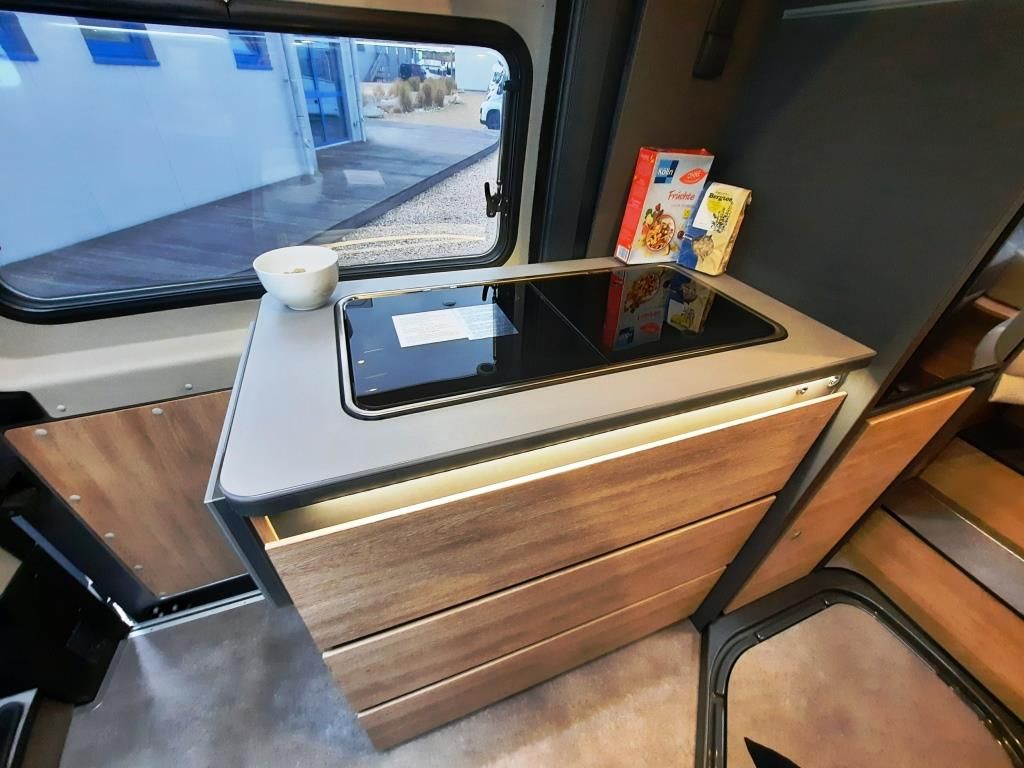 Fahrzeug Übersicht 15 Fahrzeugabbildung Dethleffs Globetrail 640 ER Advantage Solar/Sparen Sie 16.