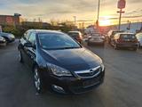 Opel Astra J Sports Tourer Sport - Opel Astra aus 2010: Sports