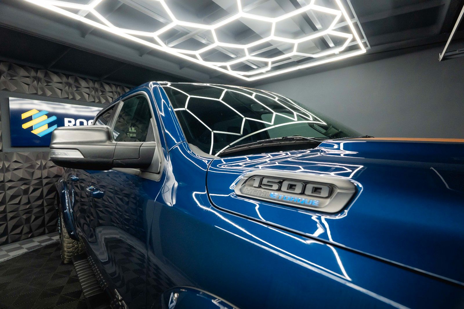 Fahrzeugabbildung Dodge RAM 5.7 V8 HEMI 4x4 OFFROAD Night-Paket *LED*19%