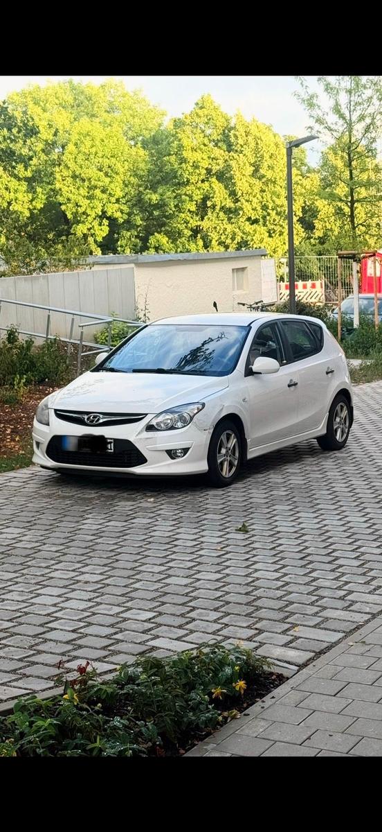 Hyundai i30 2012 — engine 90 HP (66kW)