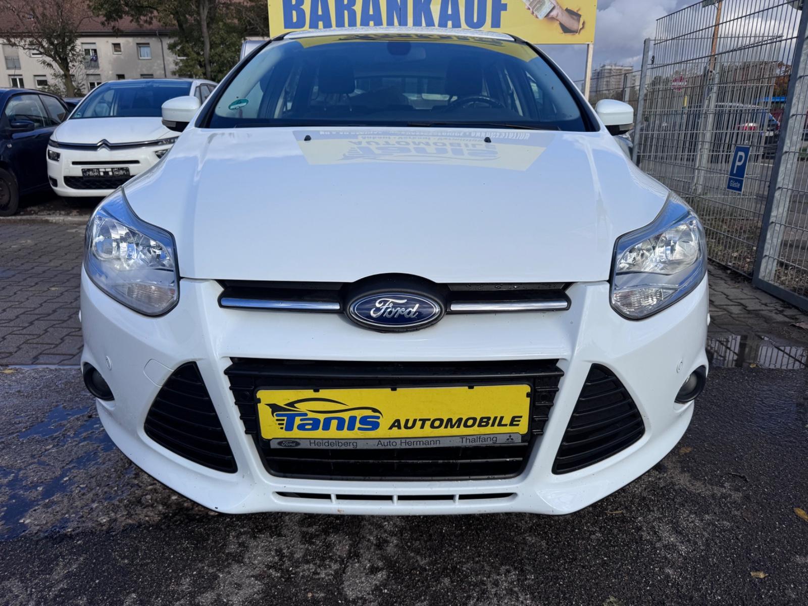 Ford Focus 2013 — rear view