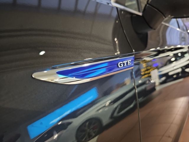 Fahrzeugabbildung Volkswagen Passat Variant 1.4 DSG Hybrid GTE UPE 62TEUR PAN