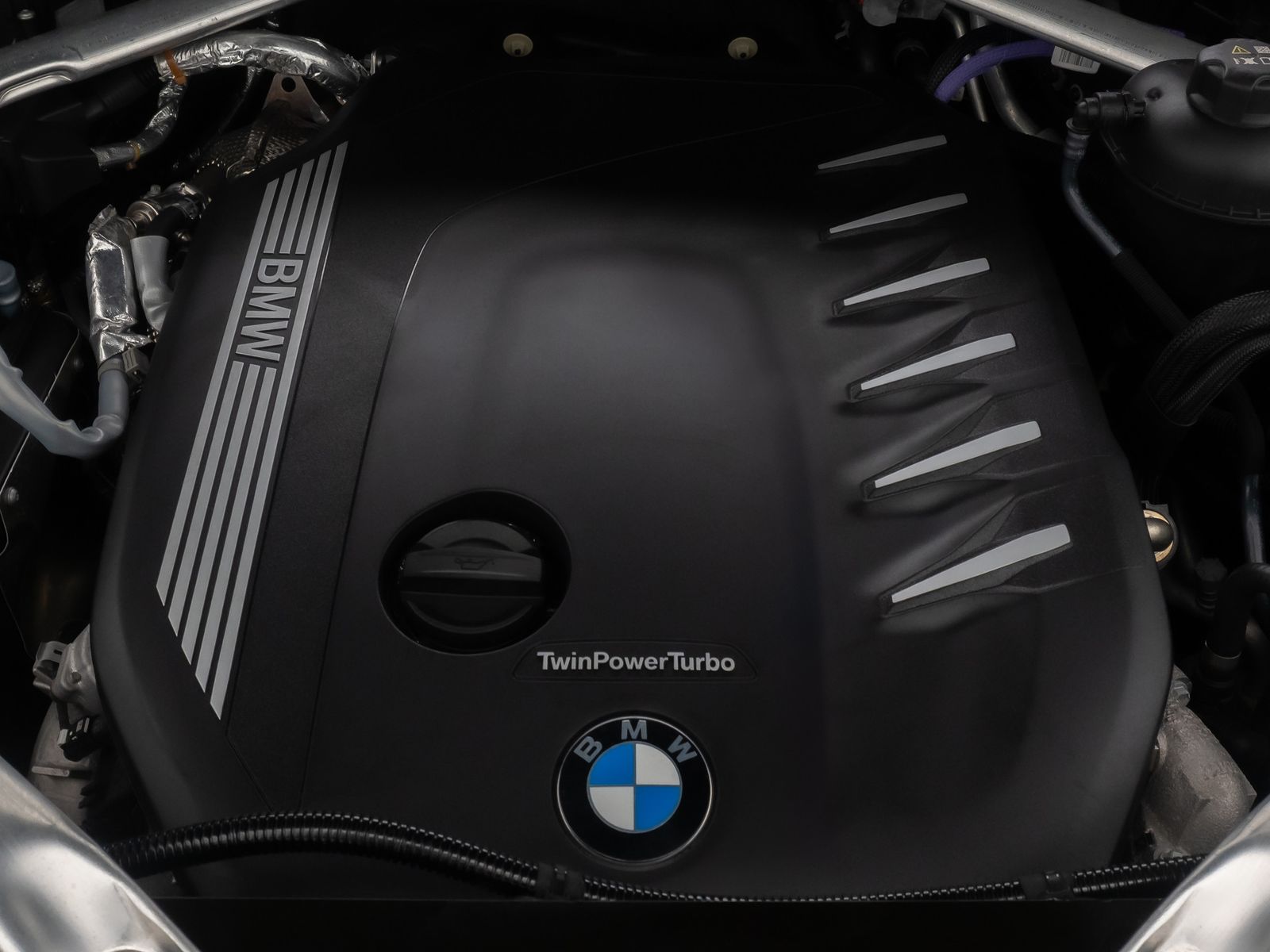 Fahrzeugabbildung BMW X5 xD30d M Sport Panorama 360°HUD DAB HiFi AHK
