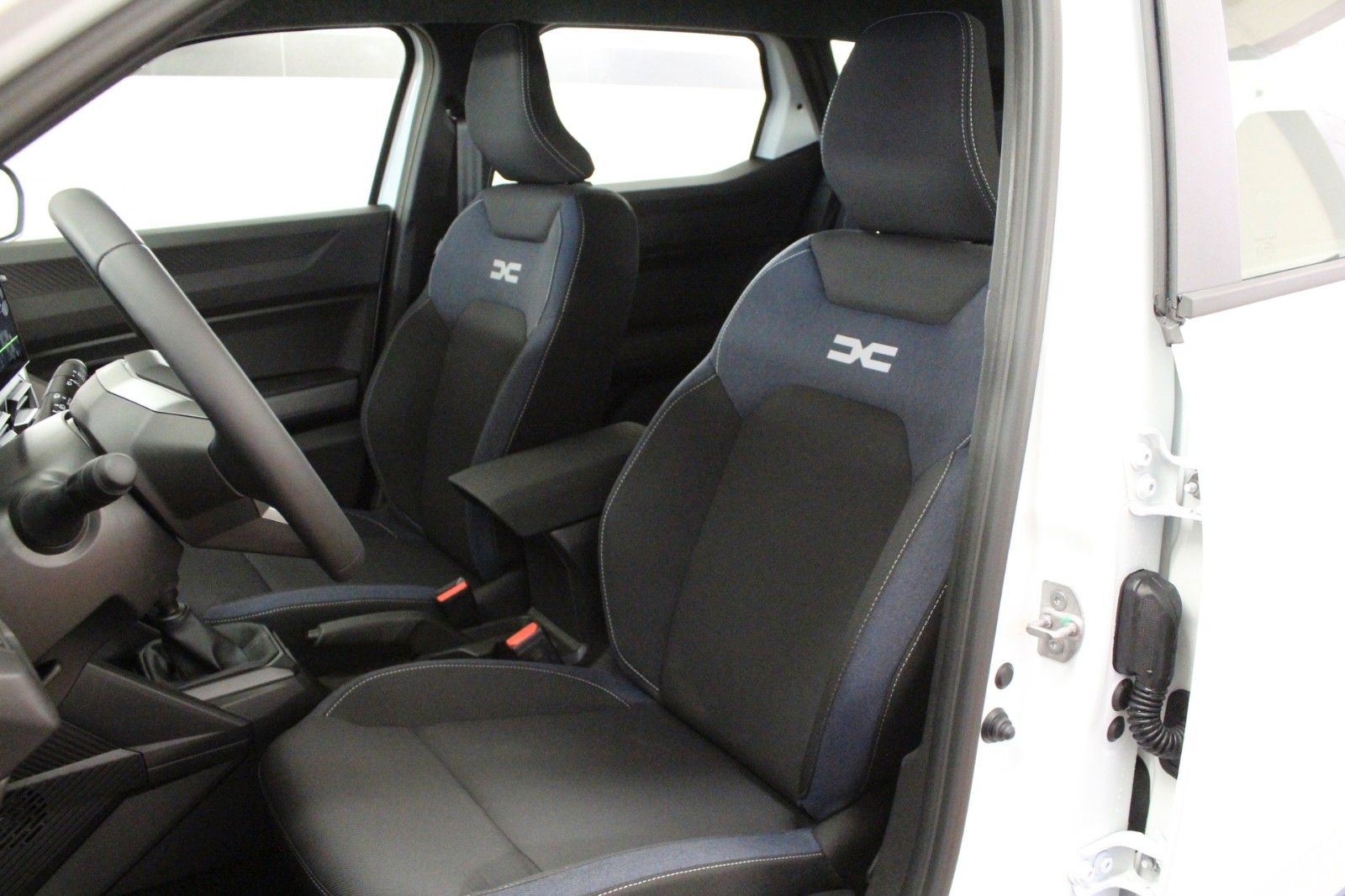 Fahrzeugabbildung Dacia Duster mild hybrid 140 Expression*Winterp.*MY 26