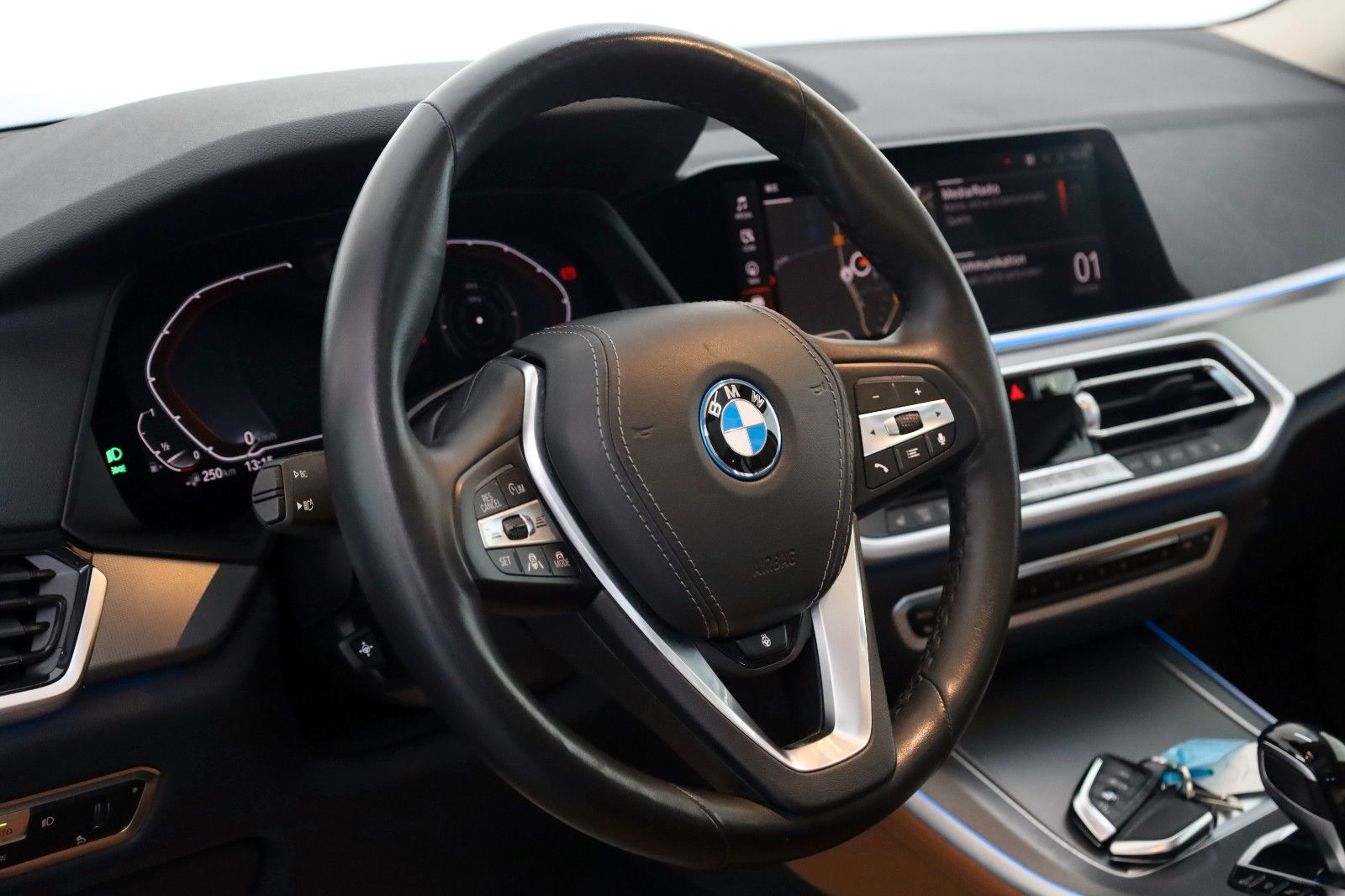 Fahrzeugabbildung BMW X5 xDrive 45e,Leder,Navi,Panorama,HUD,Kamera,ACC