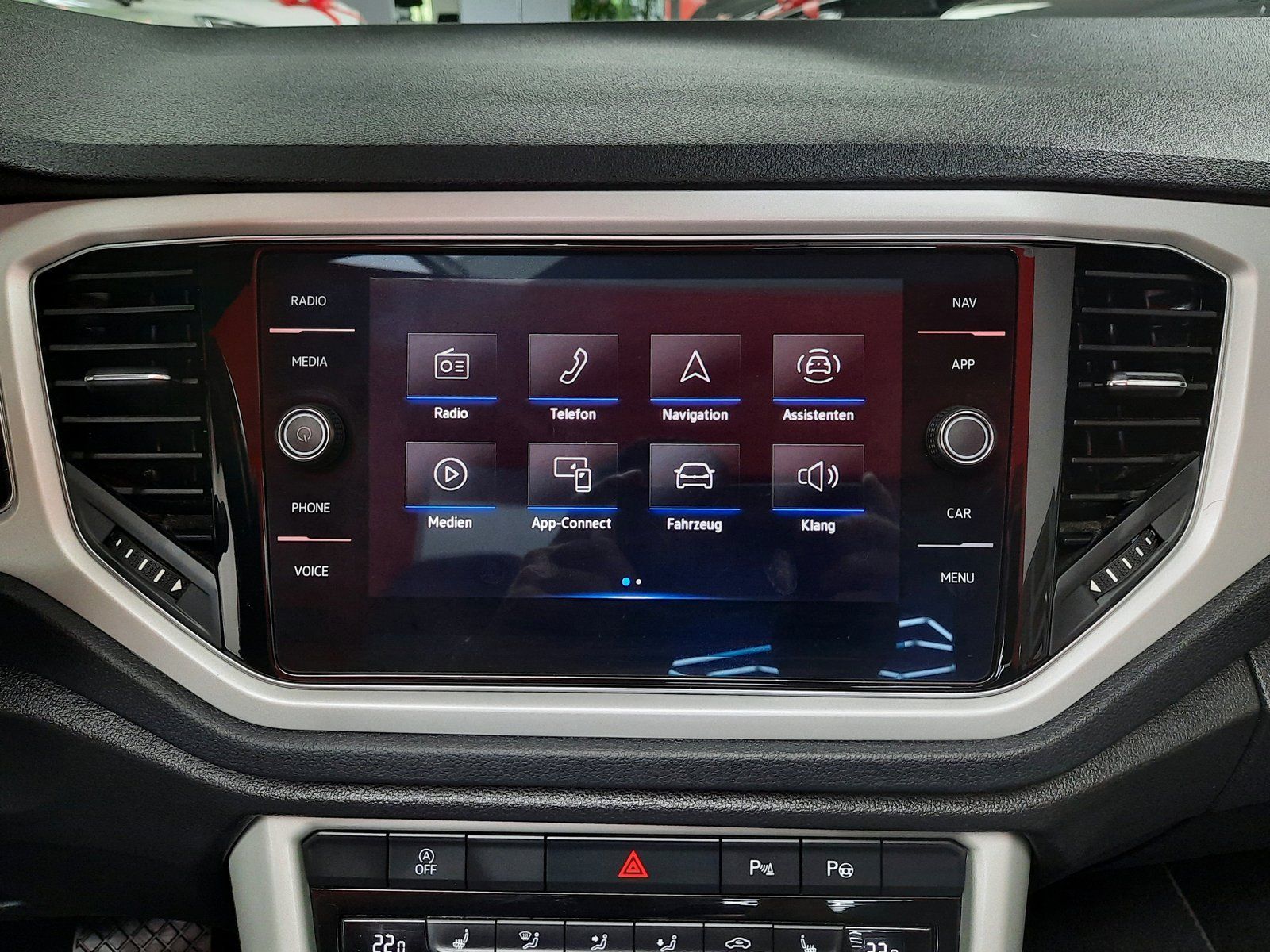 Fahrzeugabbildung Volkswagen T-Roc Cabrio Style TSI DSG *Navi*AHK*Cam*PDC*LED