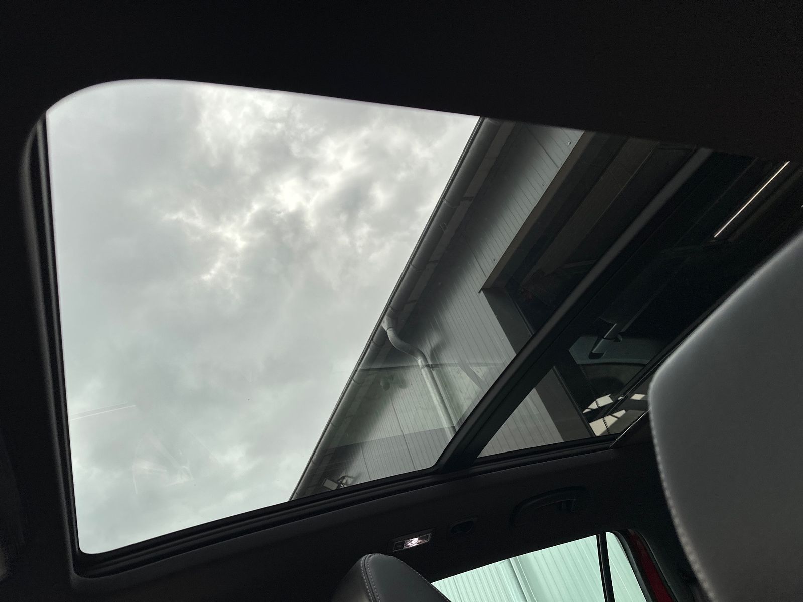 Fahrzeugabbildung SKODA Kodiaq Sportline 4x4 NAV+LED+PANO+AHK+ACC+19ZOLL