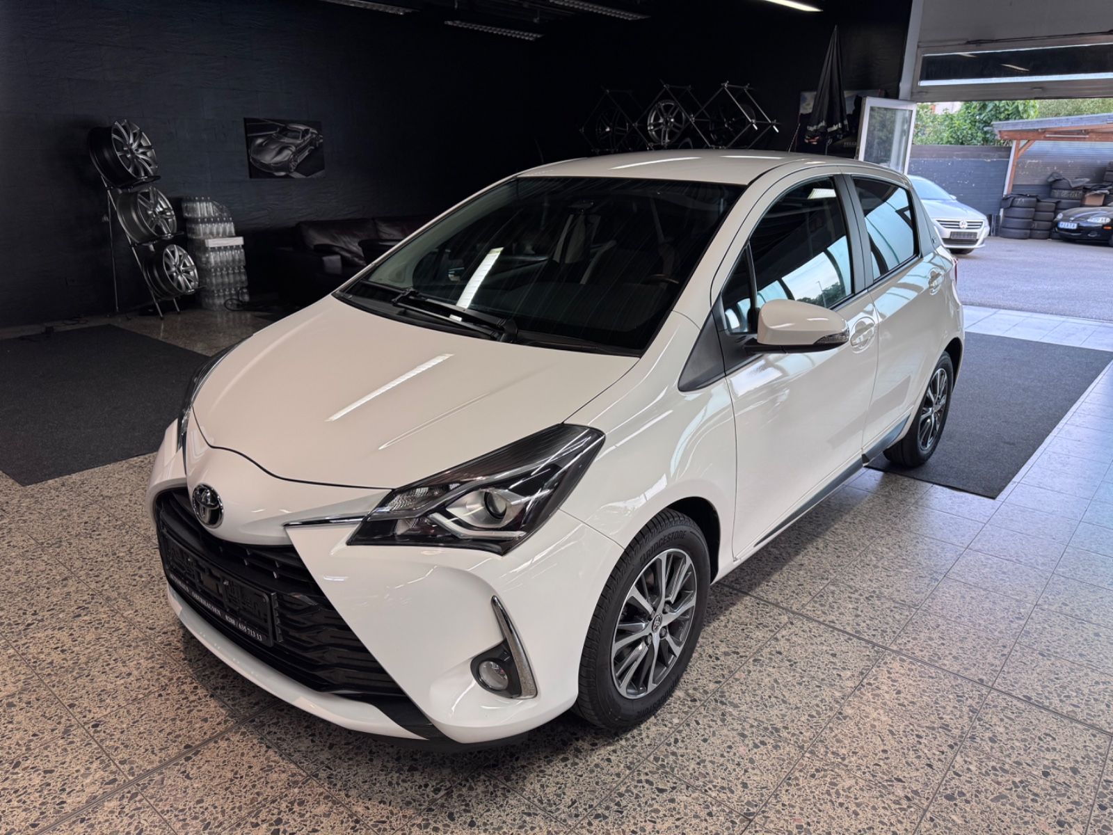 TOYOTA Yaris