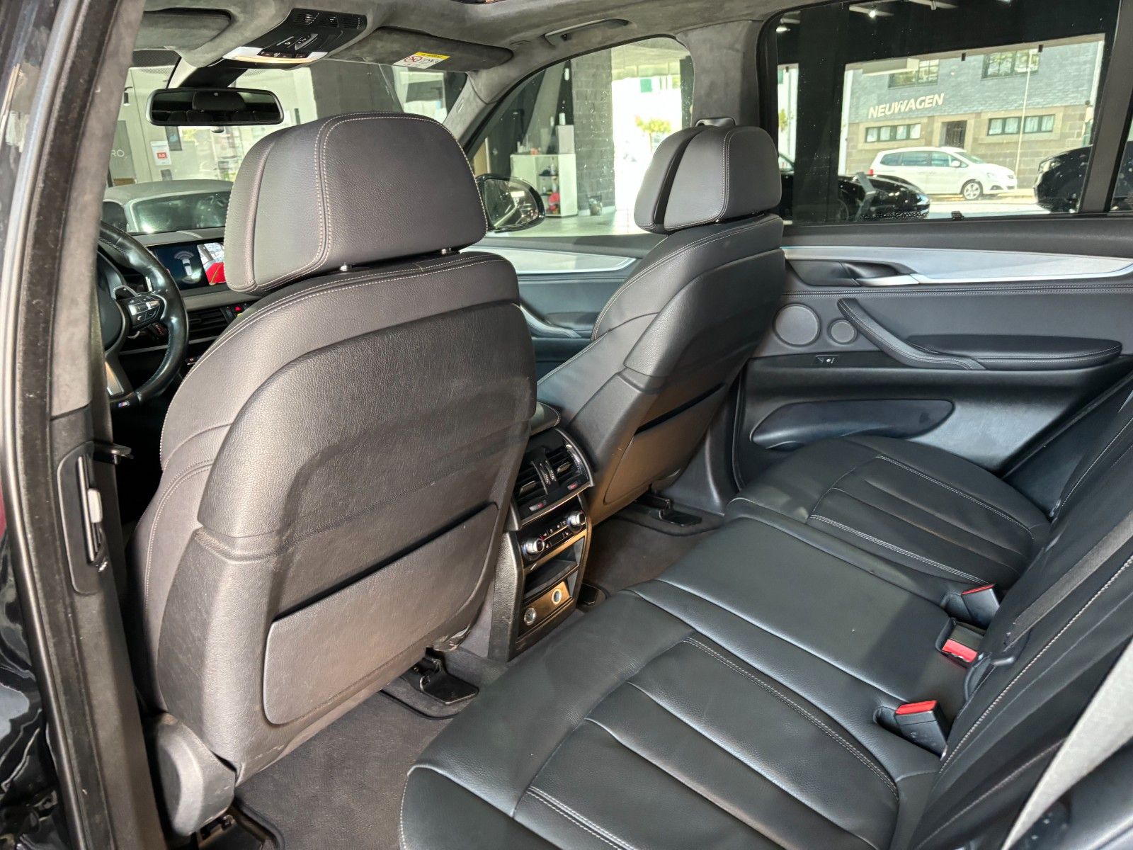 Fahrzeugabbildung BMW X5 xDrive40d *M-Paket*HUD*Pano*Harman-Kardon*KAM