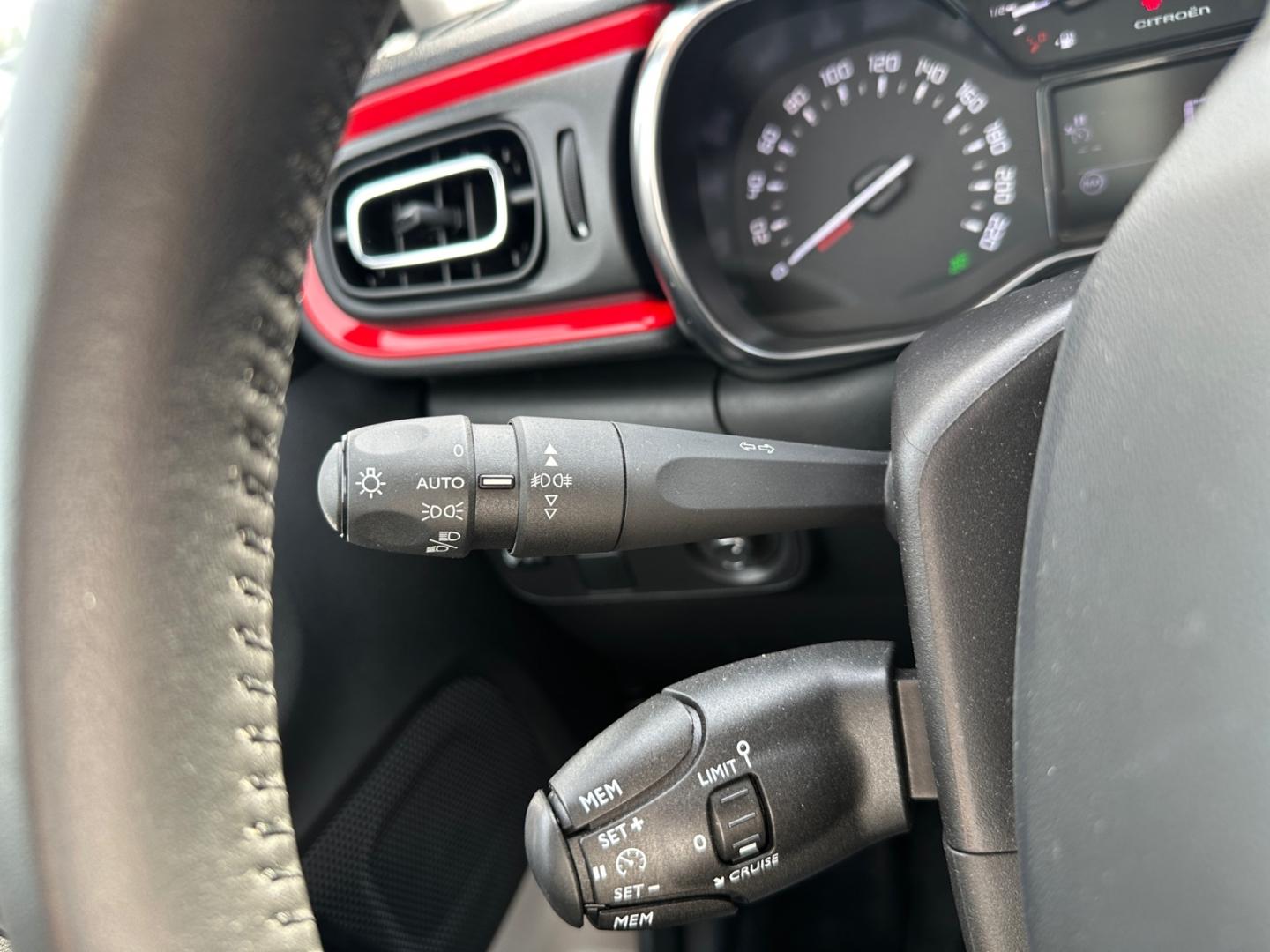 Citroën C3 1.2 PureTech Shine *Pano*CAM*SHZ*Navi*Keyless