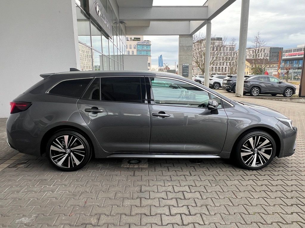 Fahrzeugabbildung Toyota Corolla Touring Sports 2.0 Hybrid Teamplayer