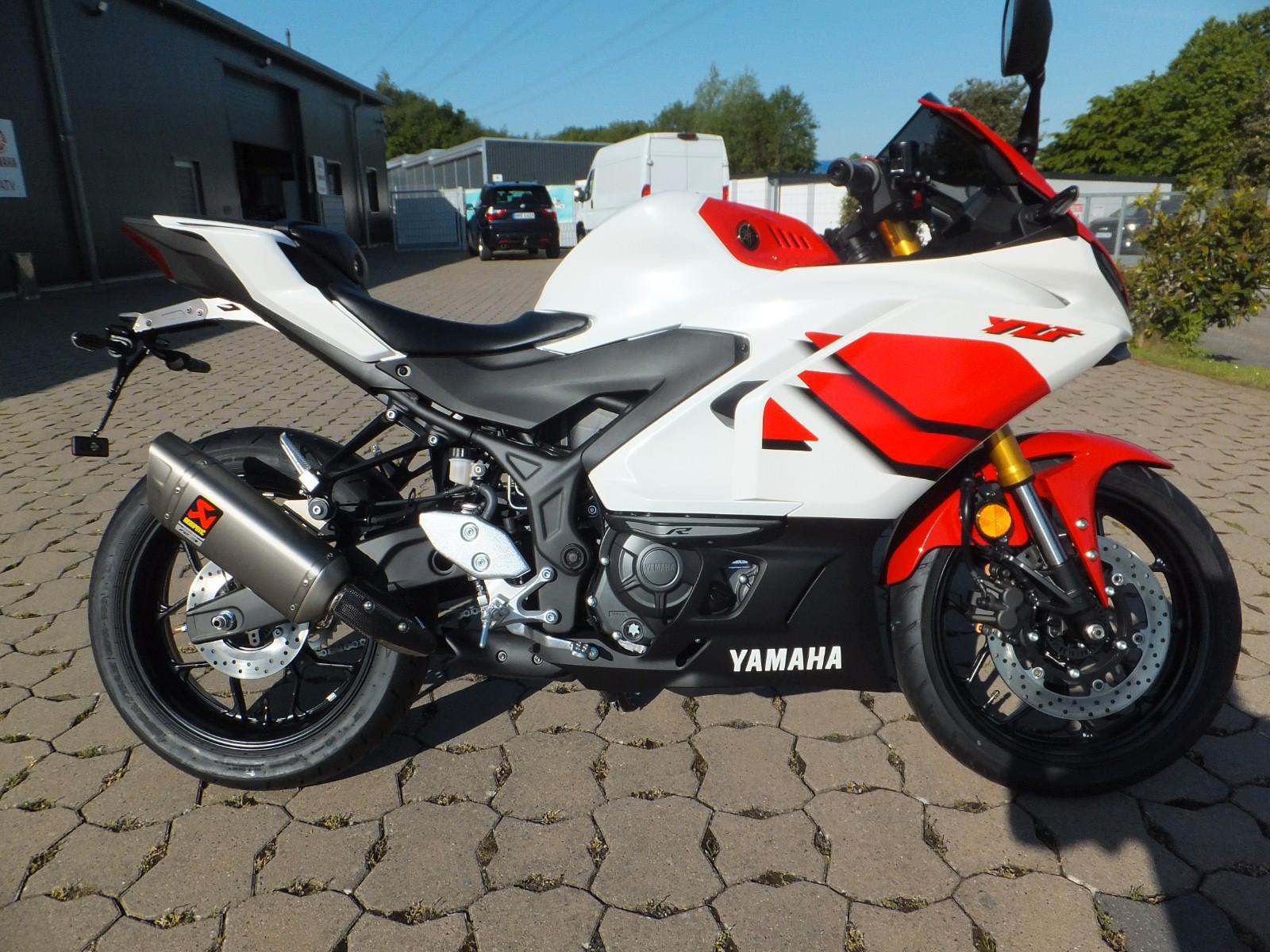 Yamaha R3  Anniversary White DIE R-Welt RUFT