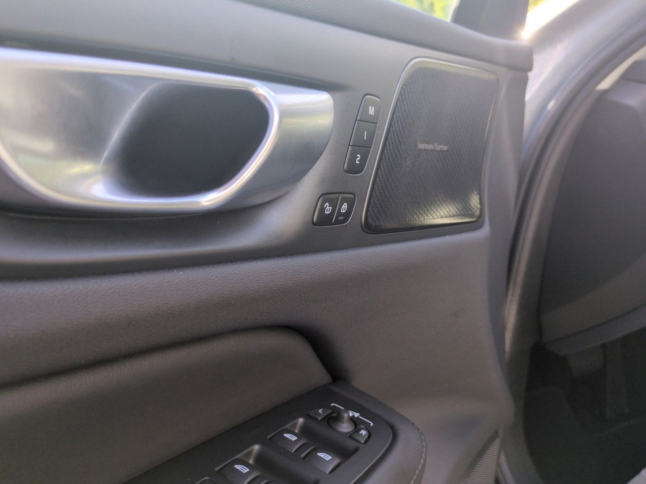 Volvo V60 B4 (Benzin) Plus Dark FWD Automatik Navi LED foto 11