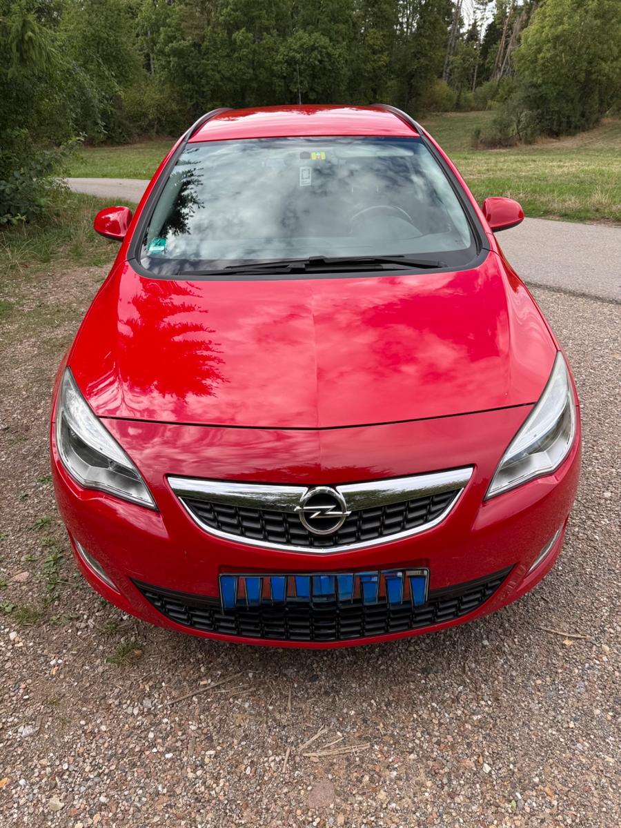 Opel Astra, 2011