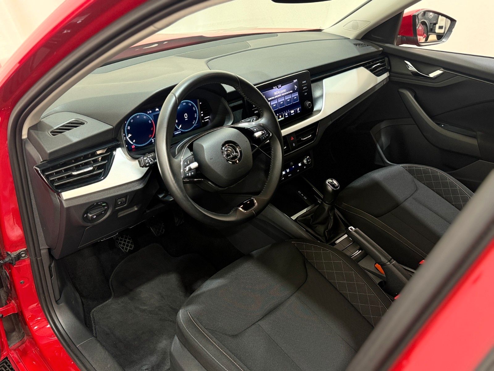 Fahrzeugabbildung SKODA Kamiq Ambition 1.0TSI / Android-Apple CarPlay