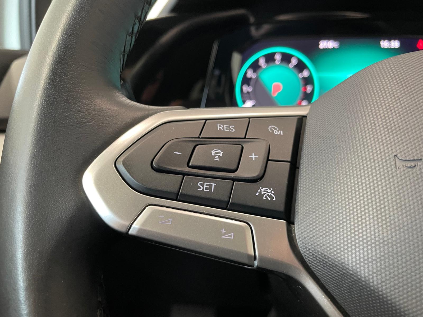 Volkswagen Golf VIII Life 1.0 eTSI DSG NAVI ACC SHZ, миниатюра 14