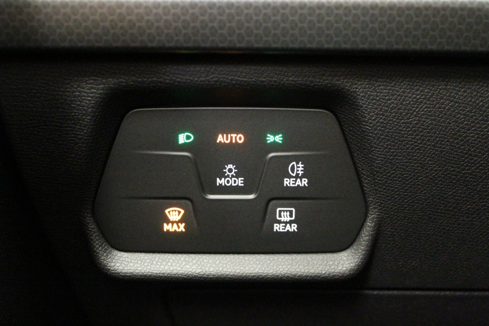 Fahrzeugabbildung SEAT Leon Sportstourer 1.5 Style DSG Automatik