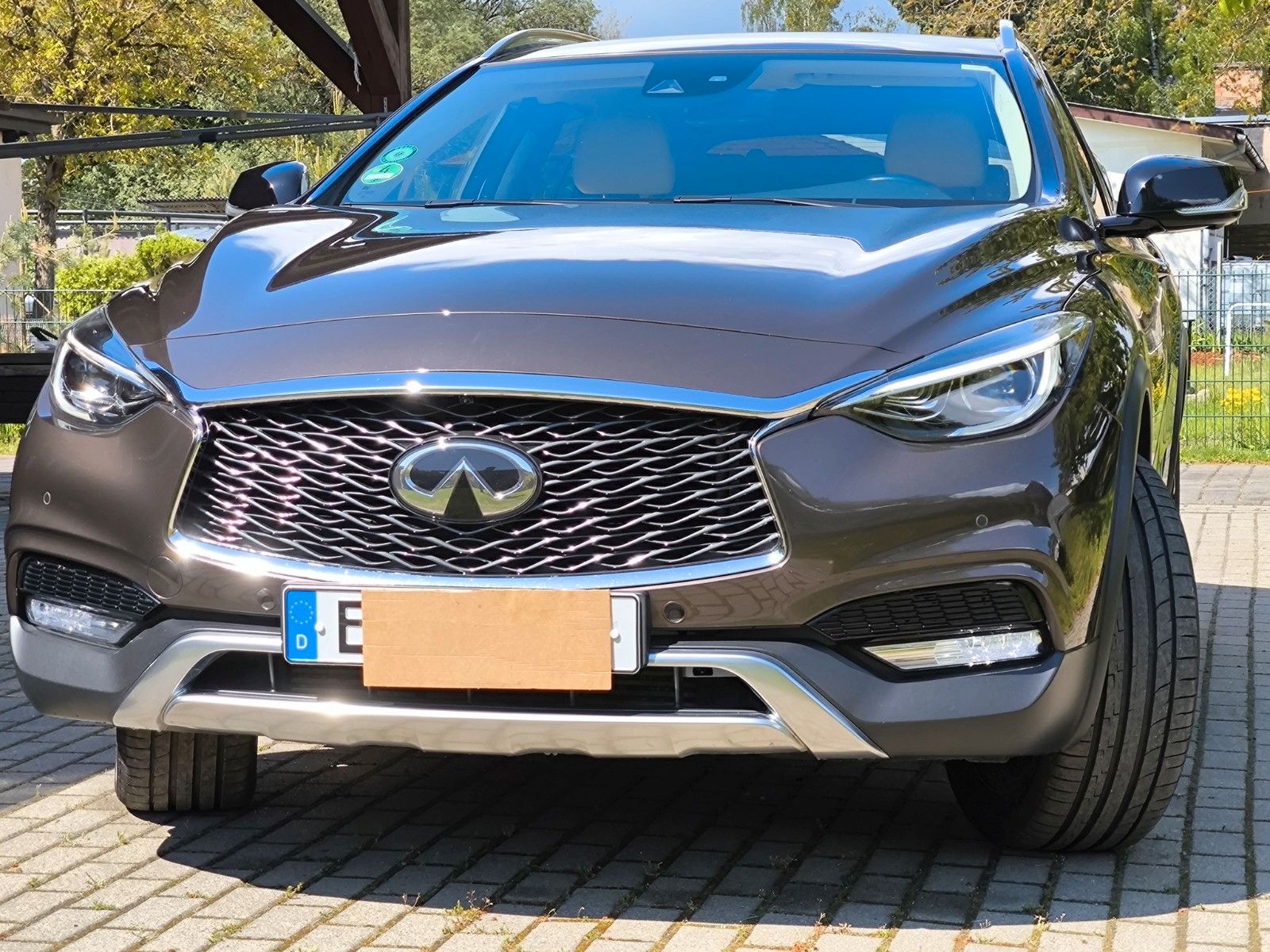 INFINITI QX30