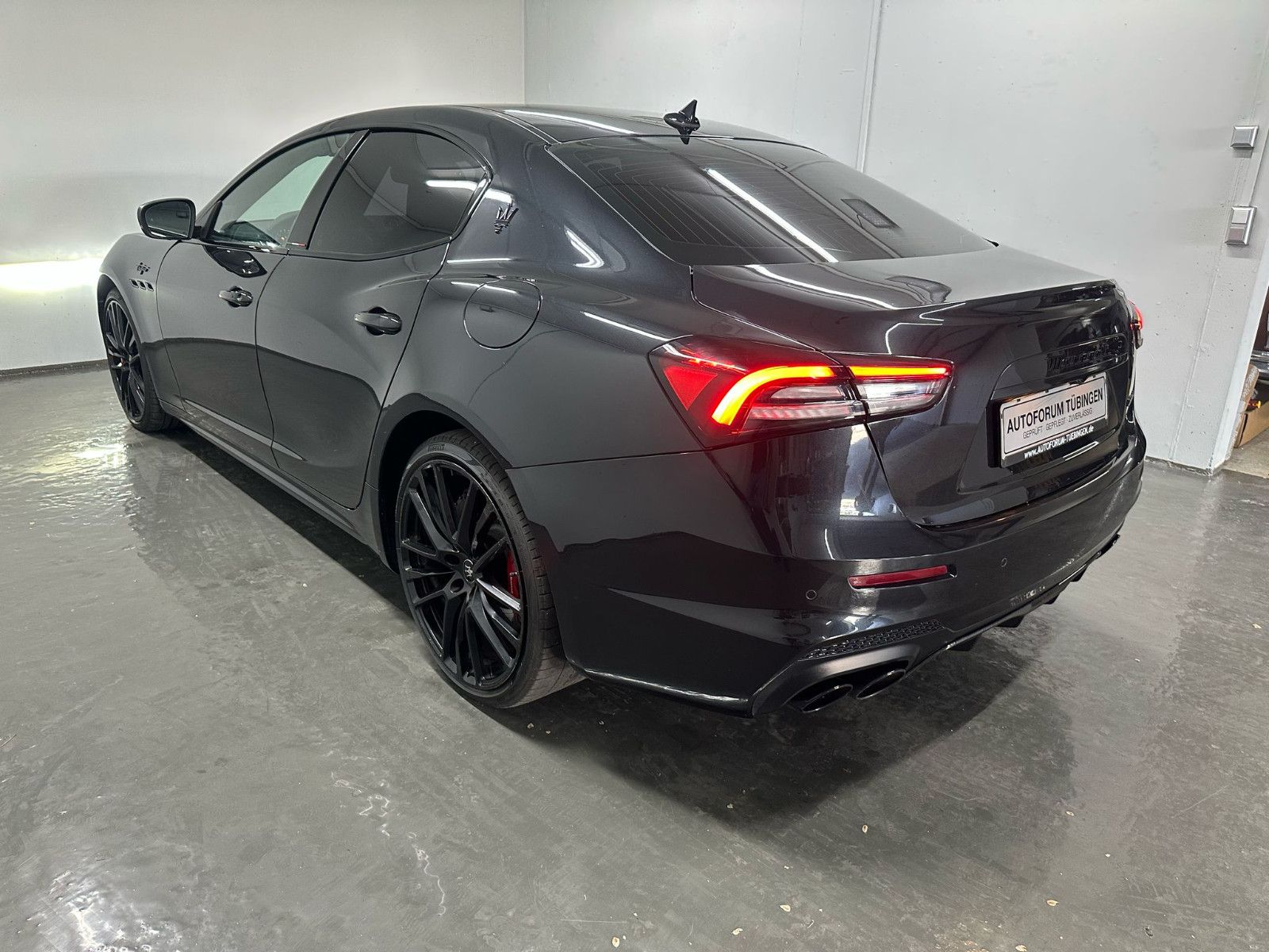 Fahrzeugabbildung Maserati Ghibli TROFEO V8   - SOFT CLOSE*NAVI*TEMPO*DAB*