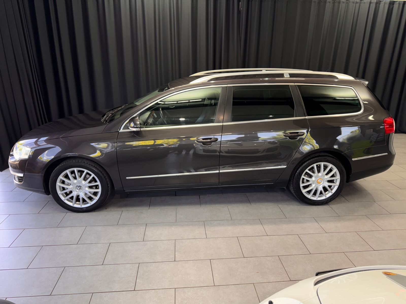 Fahrzeugabbildung Volkswagen Passat Variant Highline|DSG|NAVI|LEDER|TÜV 12/25