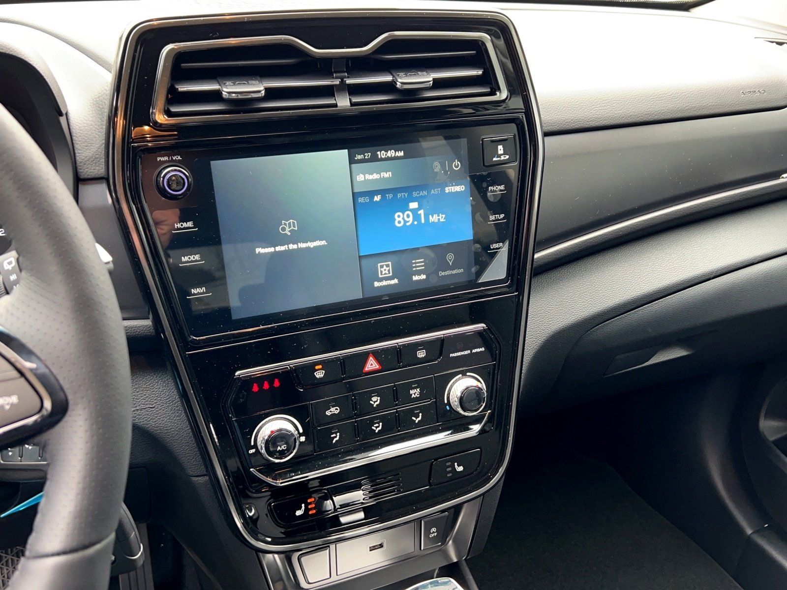 Fahrzeugabbildung Ssangyong Tivoli Fizz 1.5 T-GDI 6AT+SHZ + LMF + PDC +NAVI