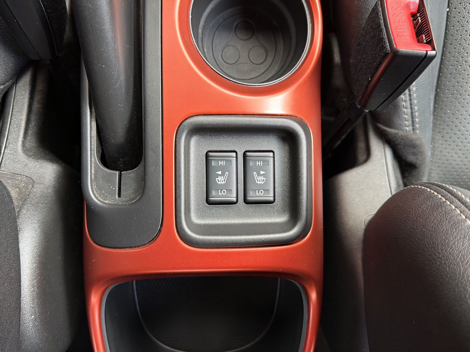 Fahrzeugabbildung Nissan Juke 1.6 TEKNA AUT. KEYLESS 360° KAM NAVI LEDER