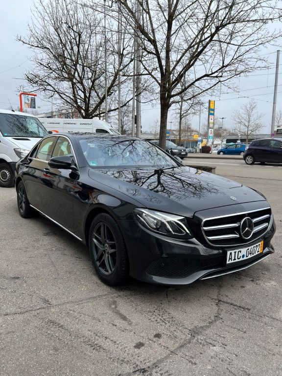 Image of Mercedes-Benz E 220