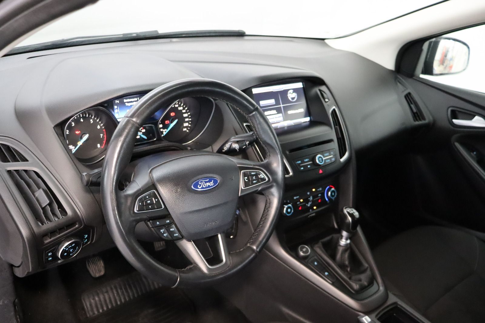 Fahrzeugabbildung Ford Focus 1.0 Ecoboost * SHZ * Tempomat