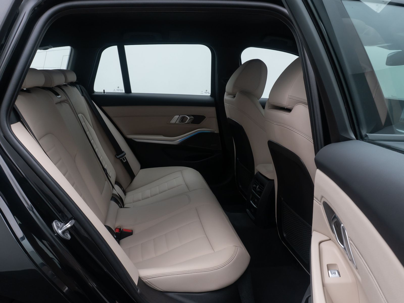 Fahrzeugabbildung BMW 330i MSport DAB Memory Kamera H/K Komfort 19Zoll