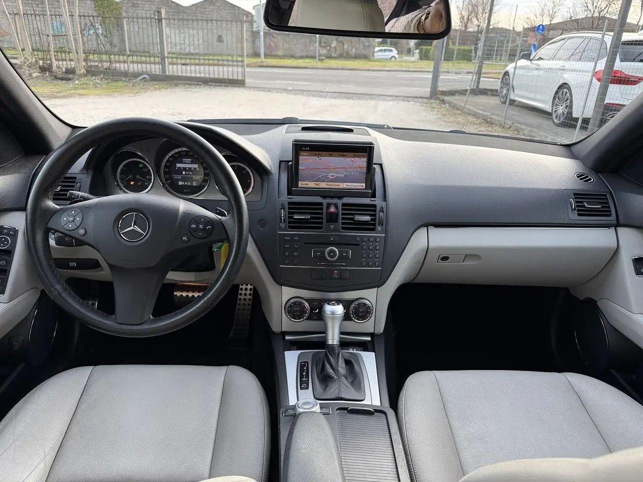 Mercedes-Benz C350 2008 — photo 11