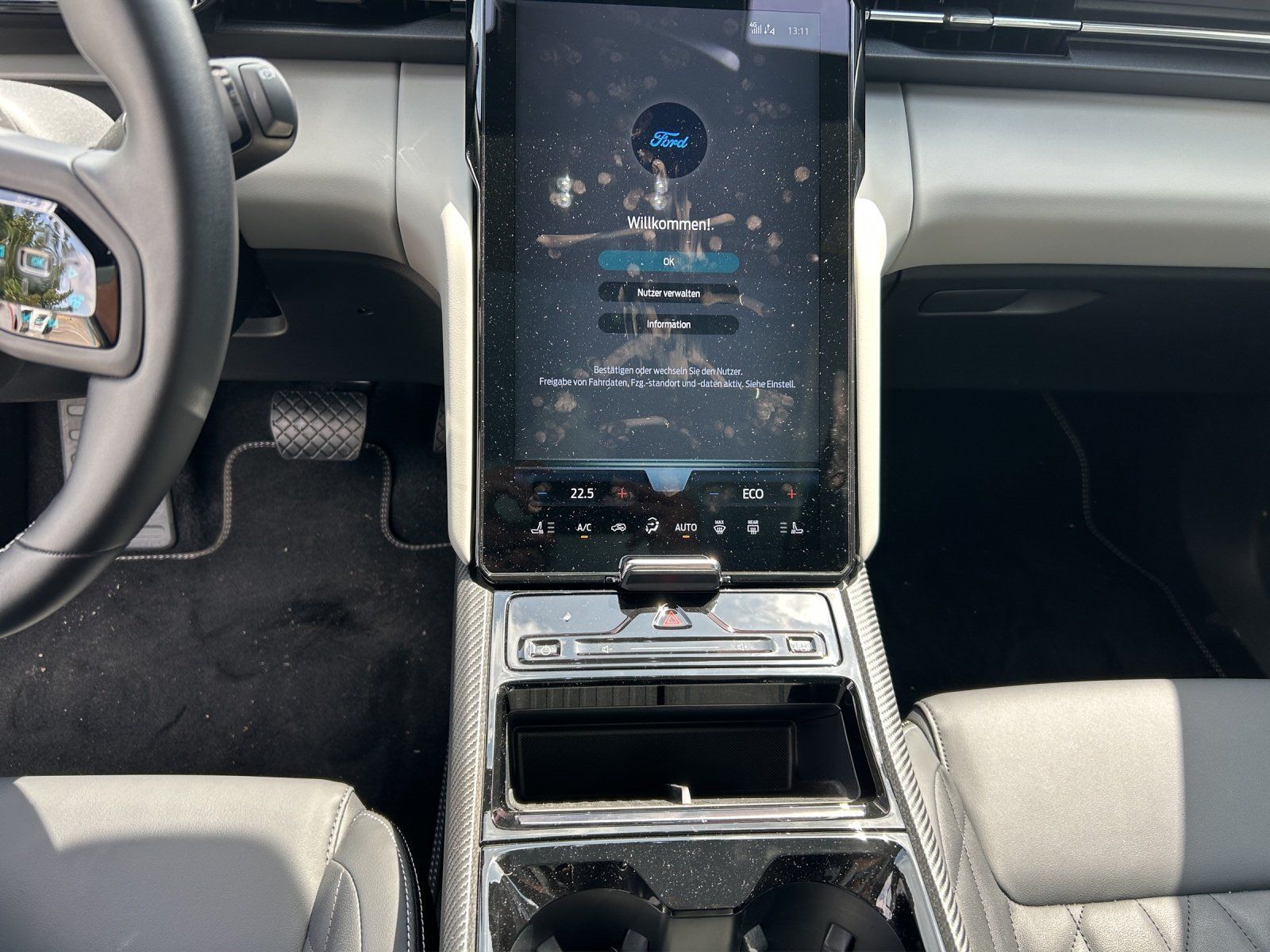 Fahrzeugabbildung Ford Capri Premium 79KW 340PS Glasdach AHK PDC