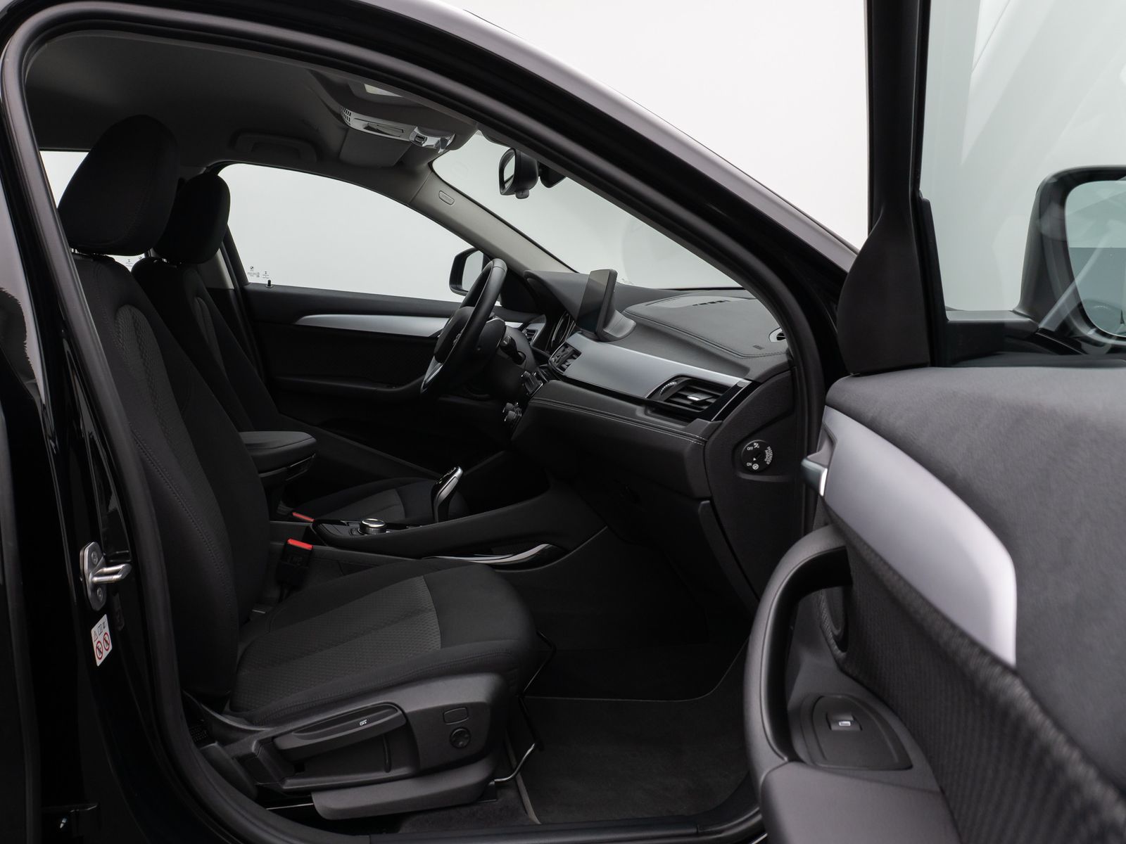 Fahrzeugabbildung BMW X2 sD20i HUD DAB Navi+Parkassist DrivAssis Alarm