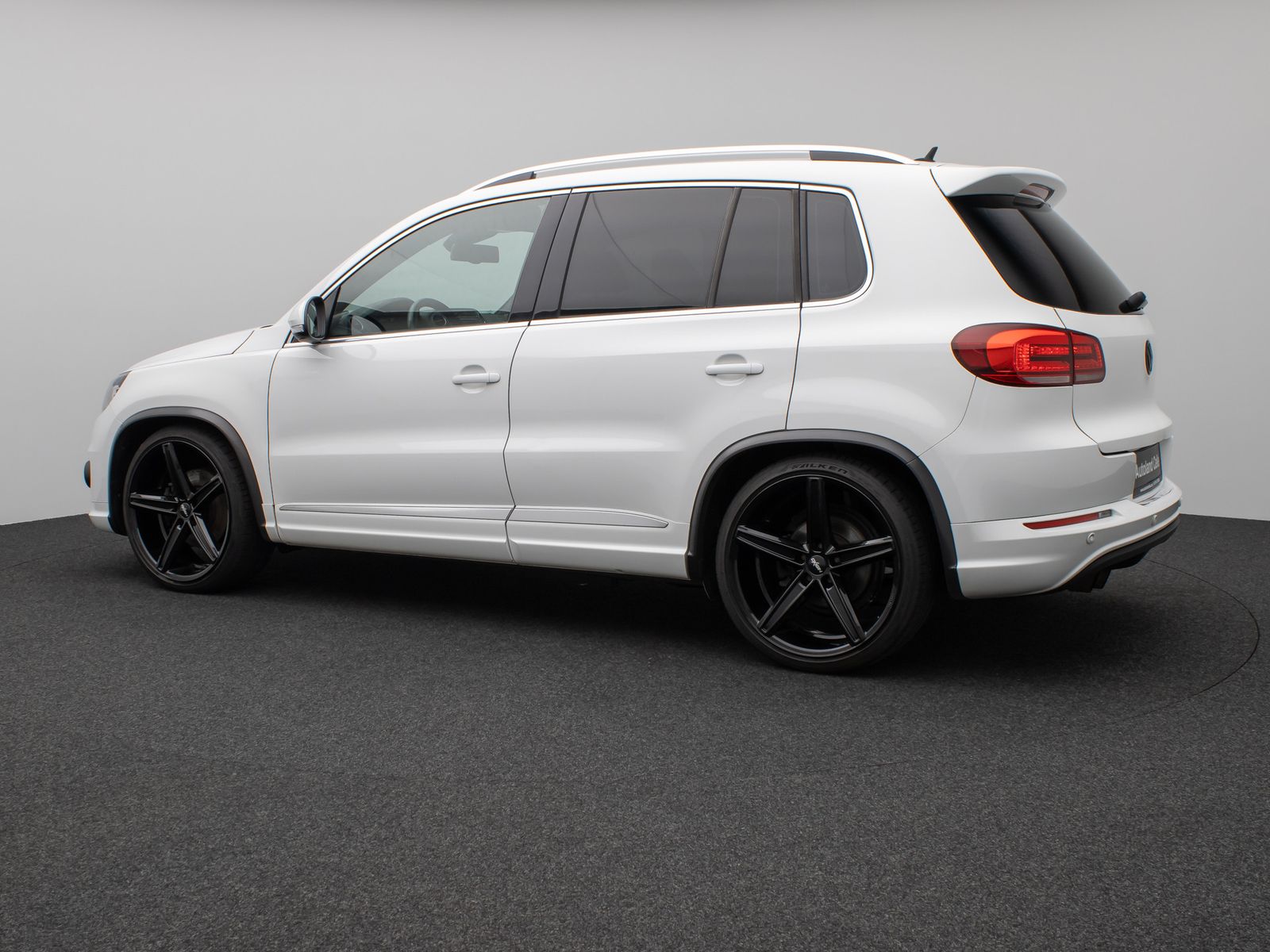 Fahrzeugabbildung Volkswagen Tiguan R-Line Xenon DAB Sitzhzg. AHK 8FACH