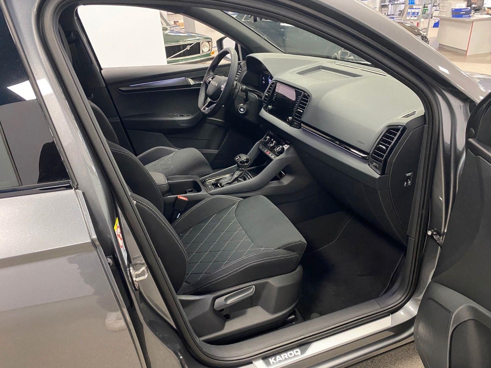 Fahrzeugabbildung SKODA Karoq 1.5 TSI DSG Sportline+MATRIX+2030 GARANTIE