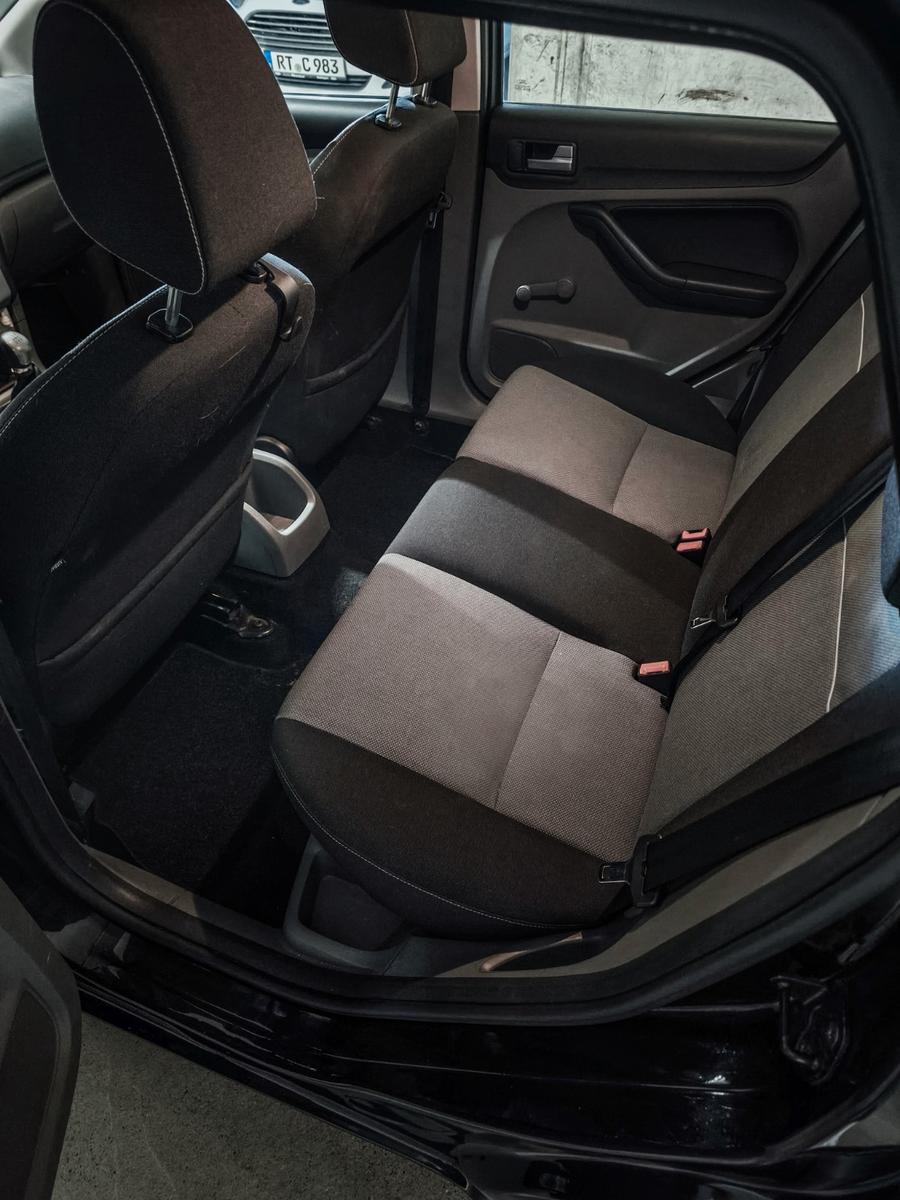 Ford Focus 2010 — photo 8