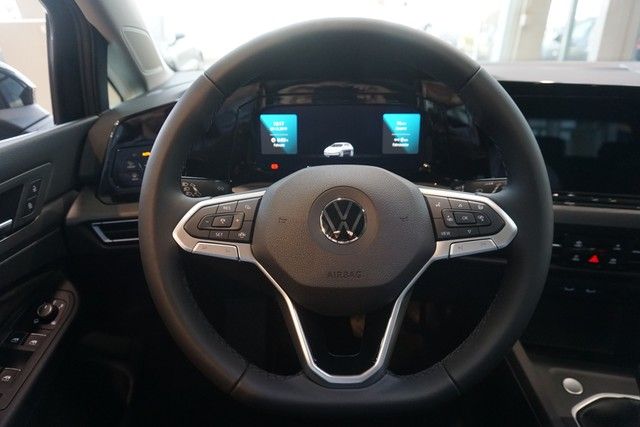 Fahrzeugabbildung Volkswagen Golf VIII TSI Style Matrix Navi Pano AID ACC PDC