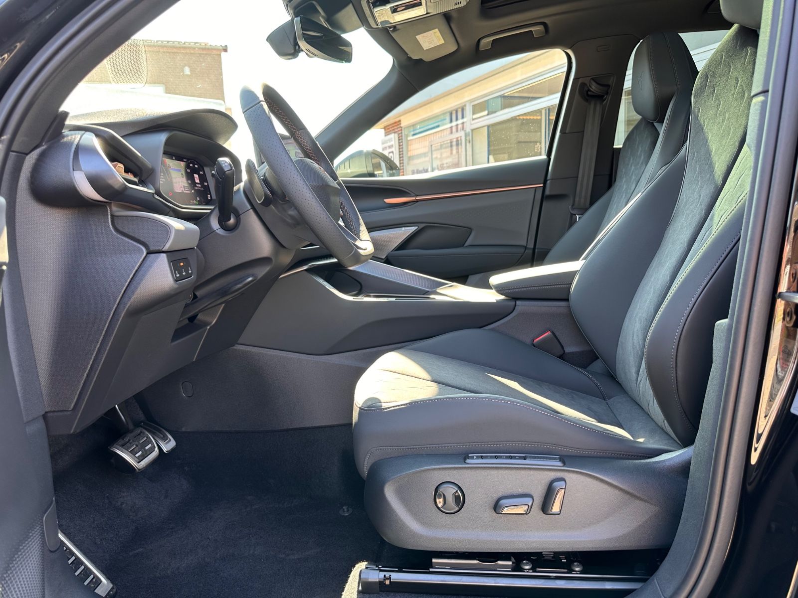 Fahrzeugabbildung CUPRA Terramar VZ 2.0 TSI 4Dr. DSG MATRIX/Pano/ACC/AHK